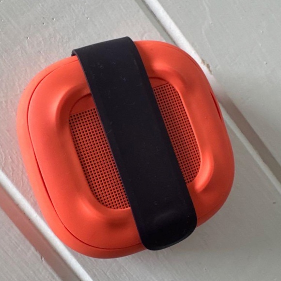 BOSE Waterproof Portable Speaker - Picture 4 of 4